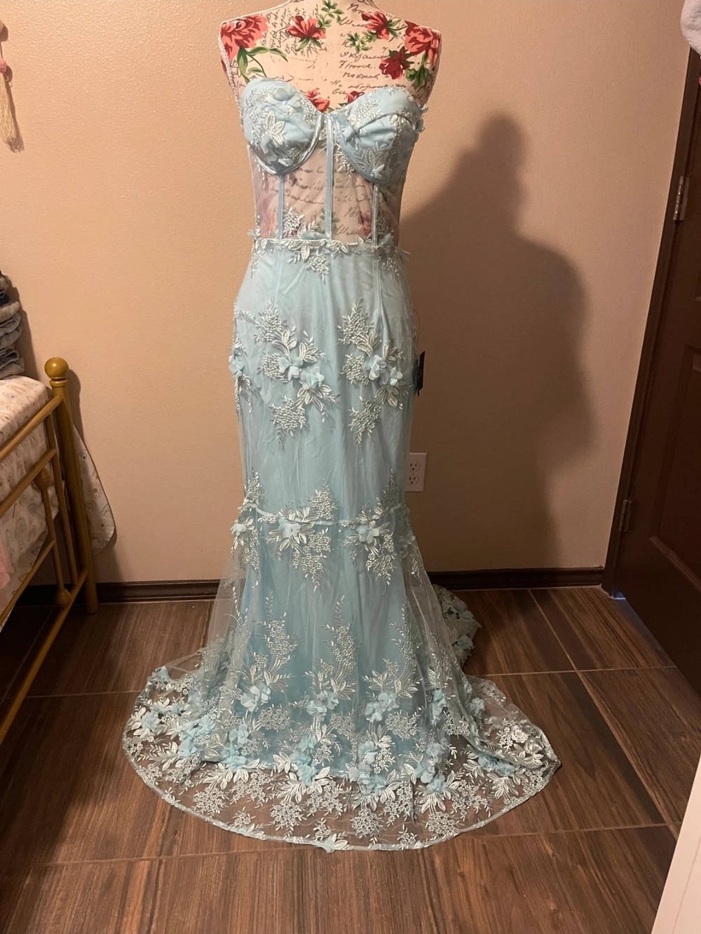 Lulu's Elegant Strapless Lace Gown NWT